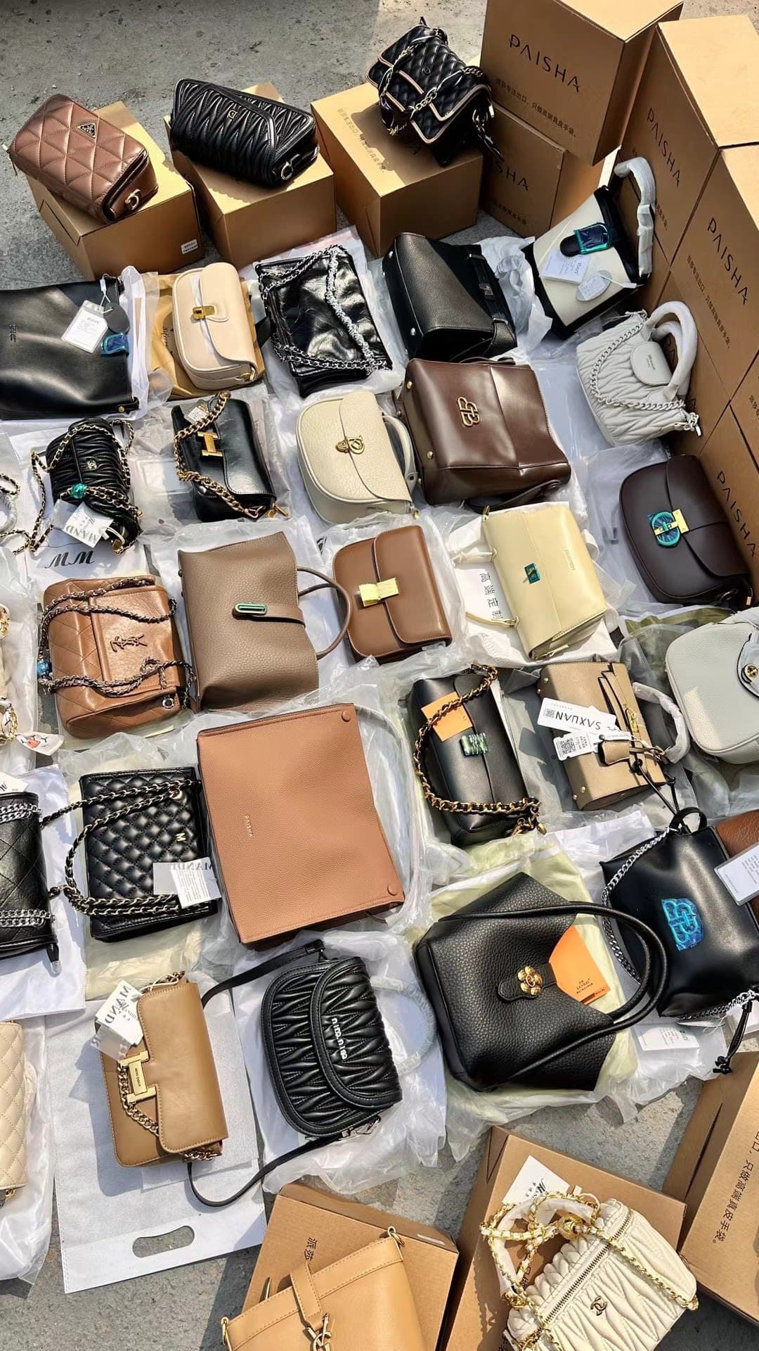 Premium mix ladies handbags ( small and medium sizes)